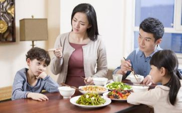 小班吃饭安全教案5篇