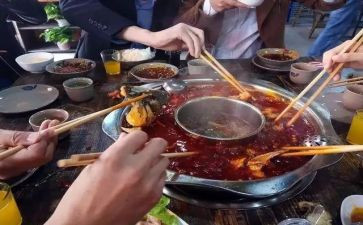 火锅店服务员工作总结8篇